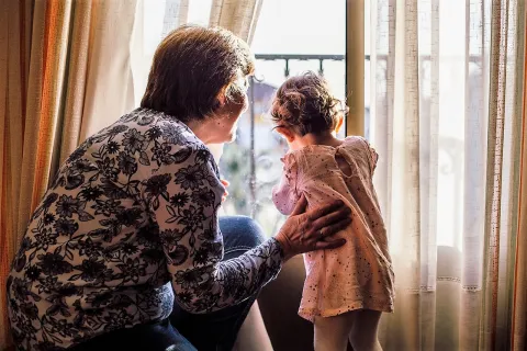 Covid-19 | Persoanele vulnerabile din parohia bucureșteană Sf. Pantelimon primesc ajutor în valoare de 11.000 lei