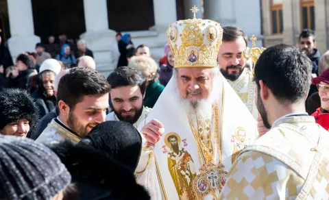 Avem speranţa că nu peste mult timp ne vom reîntâlni la slujbele Bisericii, spune Patriarhul Daniel