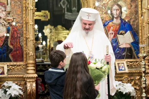 Patriarhul subliniază importanţa familiei în timpul pandemiei: Un mediu natural de creştere şi de formare a copiilor pentru viaţă