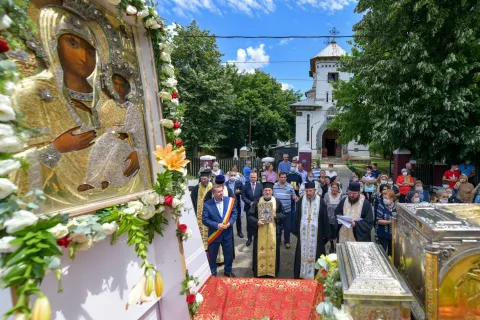 Moment istoric: Moaștele Mitropolitului Grigorie Dascălu au fost scoase pentru prima dată în procesiune