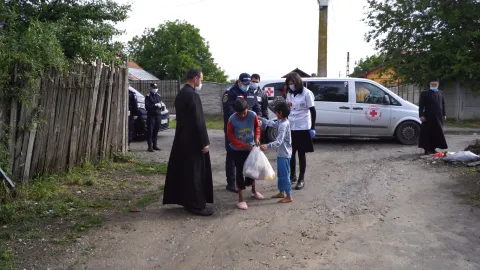 Voluntarii CMN au oferit ajutoare alimentare în opt localități din județele Dolj, Gorj și Mehedinți