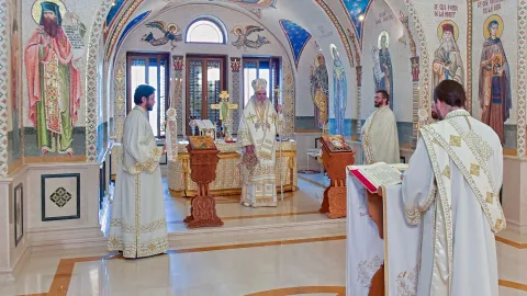 Ne rugăm Sfinţilor Români să mijlocească pentru noi înaintea tronului Sfintei Treimi – Patriarhul Daniel