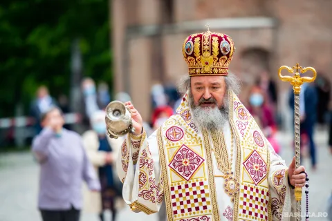PS Ieronim: Dacă suntem îngenuncheaţi de greutăţile vieţii, să nu pregetăm a ne adresa Domnului Hristos