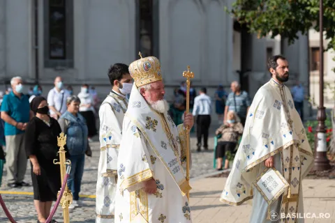 Creştinul care priveşte cu nădejde spre Domnul trebuie să cinstească în acelaşi timp pe mama Acestuia – PS Varlaam