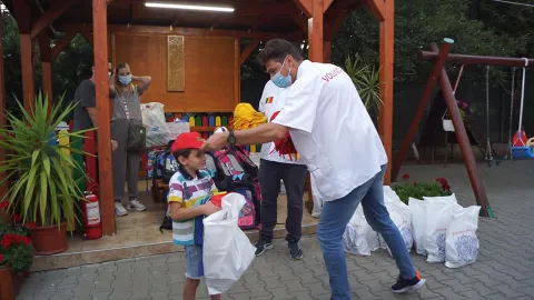 În lupta cu abandonul școlar: „Ajutor pentru elevi” de la Paraclisul Catedralei Naționale