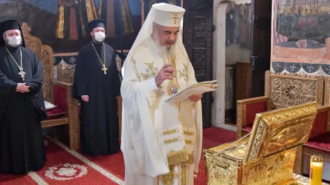 Sfințire de raclă | PF Daniel: Sf. Paisie de la Neamț a întemeiat o școală de spiritualitate pentru întreaga Ortodoxie