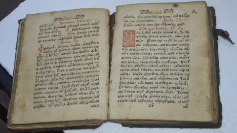 Biblioteca Sfântului Sinod și Museikon Alba Iulia au făcut schimb de cărți vechi