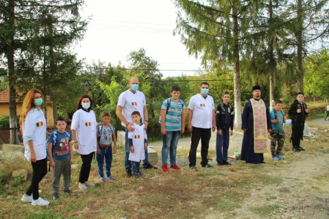Voluntarii CMN au oferit „Ajutor pentru elevi” din patru localităţi prahovene