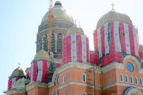 Pe scurt: 10 lucruri pe care trebuie să le știi despre Catedrala Națională