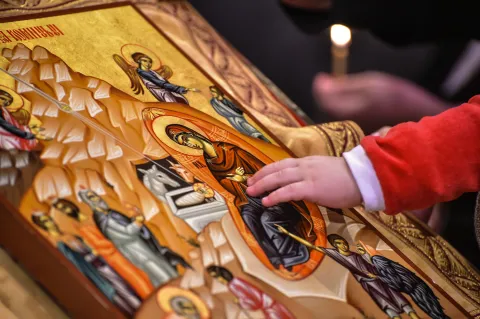 A început Postul Naşterii Domnului. „Să ne pregătim sufletul să devină peştera în care să Se nască tainic Hristos”