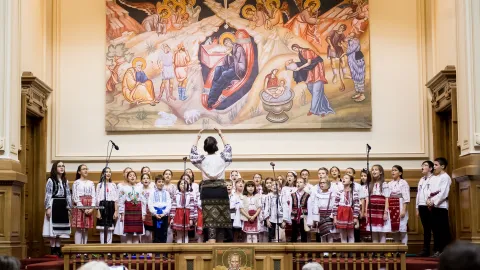 De Sf. Nicolae, Părintele Patriarh oferă daruri pentru 100 de copii din Arhiepiscopia Bucureștilor