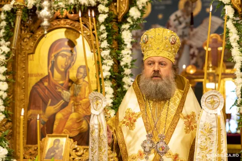 Bucureştiul a primit moaştele Sf. Antonie de la Iezerul Vâlcii. PS Timotei: A fost sihastru, dar și filantrop