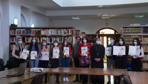 Voluntarii care au contribuit la digitalizarea bibliotecii FTOUB au primit distincţii
