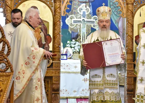 Protopopul Vicențiu Doru Zinveliu a primit Crucea Patriarhală