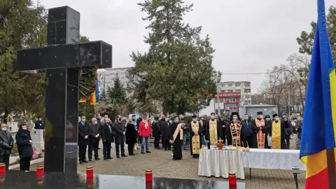 PS Ieronim: Ne rugăm ca libertatea pentru care s-au jertfit oameni tineri să aducă roade bune