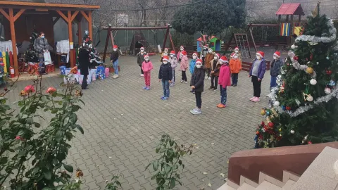 Sf. Nicolae a venit deja în centrele de zi din Arhiep. Bucureștilor, cu daruri de la Părintele Patriarh