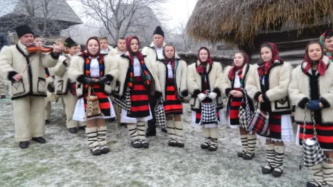 Festivalul de colinde şi tradiţii „Crăciunul la români” se desfăşoară online