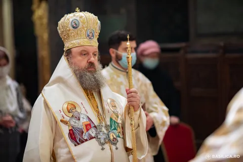 Sf. Trei Ierarhi au fost aurul epocii lor, demonstrând rolul familiei creștine în istoria mântuirii, spune PS Timotei