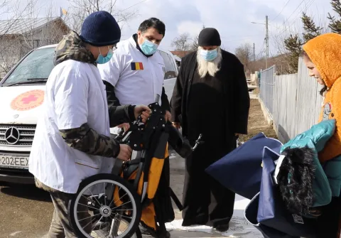 Locuitorii din Valea Dulce şi Bălţeşti au primit vizita voluntarilor CMN