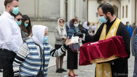 Raport, 2020: În luptă cu pandemia, Biserica a intensificat rugăciunea, filantropia şi protejarea sănătăţii oamenilor