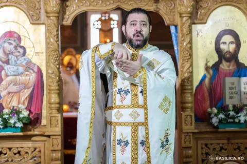 Cum trăieşte preotul misiunea în rândul hipoacuzicilor: Pot să fiu vocea lor în faţa problemelor zilnice