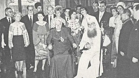 Cum a tipărit Patriarhul Justinian Marina Biblia de la 1968 cu hârtie de la Regina Angliei