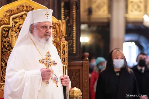 Hristos răstoarnă logica gândirii lumeşti, spune Patriarhul: Onoarea nu decurge din ambiţie personală