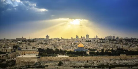 Patriarhul: Apel pentru încetarea conflictului armat dintre evrei şi palestinieni în Ţara Sfântă