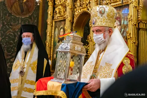 Sfânta Lumină la Patriarhie: Hristos este Lumina lină, Care-Și arată iubirea față de cei ce-L caută, spune PF Daniel