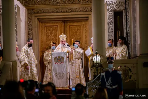 Învierea lui Hristos ne vindecă de întristare, a spus Patriarhul de Paşti. Cum putem aduce bucurie altora?