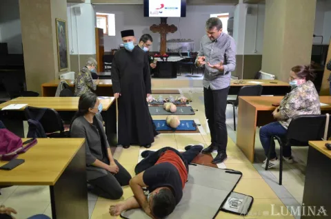La Parohia „Înălţarea Sfintei Cruci”-Titan se desfăşoară cursuri de prim ajutor