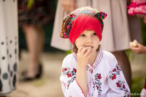 Enoriaşii bisericii Sf. Dumitru – Poştă vin duminică „În IE la LiturghIE”
