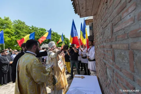 560 de ani de la sfinţirea bisericii Mănăstirii Turnu, aşezământul monahal cu doi ctitori sfinţi