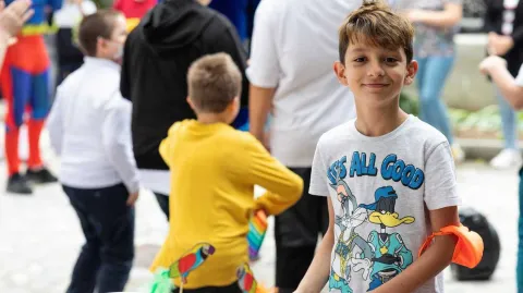 Ziua Copilului în Arhiepiscopia Bucureștilor: Sute de copii au primit daruri de la Părintele Patriarh