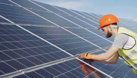 O parohie bucureşteană produce şi utilizează energie verde | „Trebuie să avem grijă de planetă”