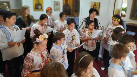 Copiii de la Centrul Sf. Sofia au serbat Ziua Eroilor cu cântece și creații artistice