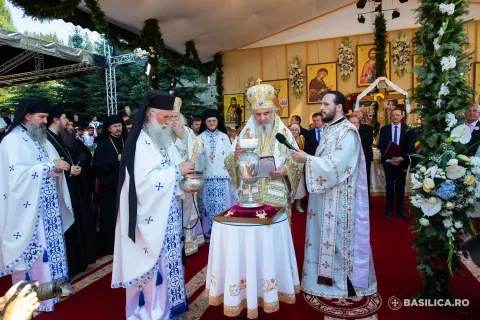 Patriarhul: Candela Aniversară a Serbării de la Putna va răspândi lumina chemării spre unitate întru sfințenie