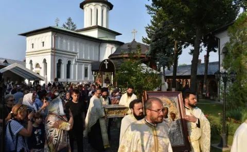 Mănăstirea Plumbuita: Procesiune cu moaştele Sfântului Ioan Botezătorul