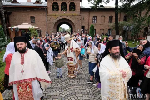 Mănăstirea Plumbuita şi-a cinstit ocrotitorul spiritual / PS Timotei: Să avem grijă de copiii abandonaţi