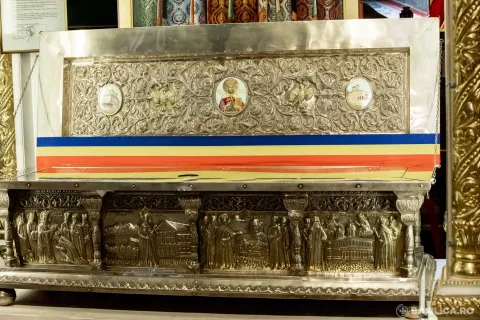 Sf. Constantin Brâncoveanu poate fi cinstit de acum şi la Ghighiu. Mănăstirea primeşte un fragment din moaştele sale