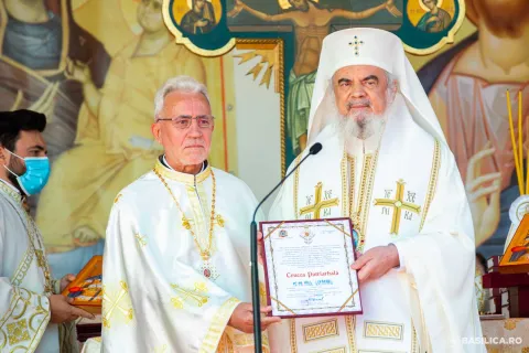 Sfințirea Bisericii „Sfântul Mercurie” din Capitală. Parohul a fost distins cu „Crucea Patriarhală”