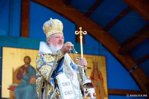Maica Domnului ne poartă în grija sa şi când o rugăm, şi când nu o rugăm: PS Varlaam Ploieşteanul