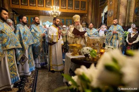 PS Timotei Prahoveanul a sfinţit la Parohia Oborul Nou racla cu un veşmânt al Sf. Dimitrie cel Nou