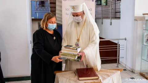 Ce cărți a dăruit Patriarhul Muzeului Satului, pe care îl consideră tezaur al spiritualității populare românești