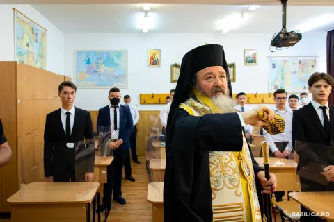 „Să aveți sete de bine!”. Deschidere de an școlar la Seminarul Teologic din Capitală, sub semnul Crucii