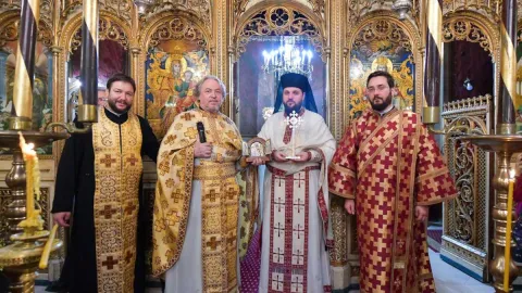 Hram la Biserica Zlătari: Arhim. Teofil Anăstăsoaie a enumerat armele duhovnicești care ne apără de rău