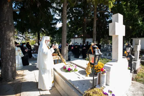 Patriarhul s-a rugat la mormântul Pr. Dumitru Stăniloae