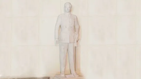 Sinaia: Statuia Regelui Mihai I va fi dezvelită săptămâna viitoare