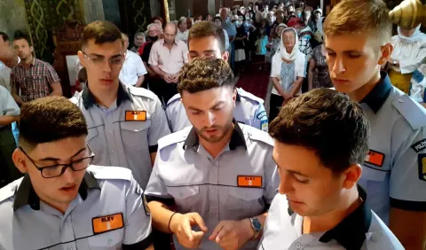 Ce legătură există între Biserică şi Poliţie? | Răspunde Francisco Iaru, tânărul care îmbracă atât rasa, cât şi uniforma