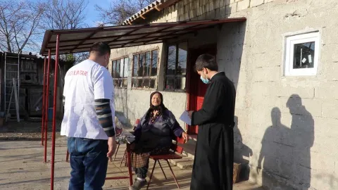 Voluntarii Paraclisului Catedralei Naționale ajută din nou. În atenţia lor, familii din Băltița, Mănești și Zalhana